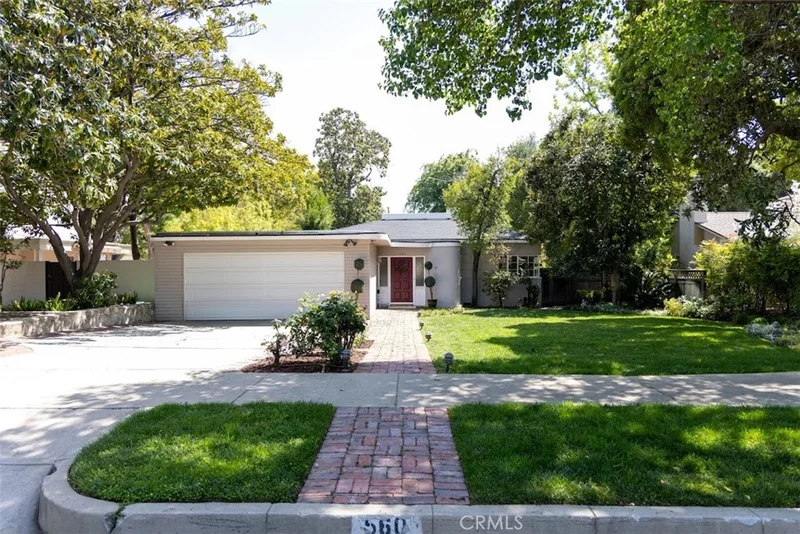 560 W 10th Street, Claremont, CA 91711