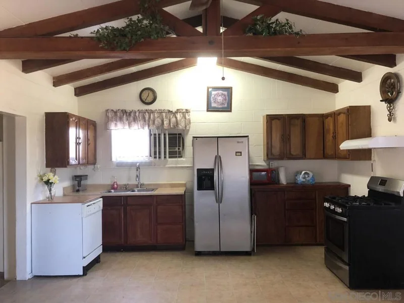 11612 (11611) Alta Mesa Rd, Victorville, CA 92392