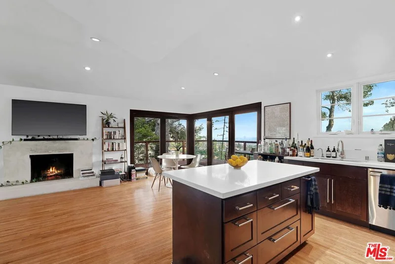 2736 Hollyridge, Los Angeles, CA 90068
