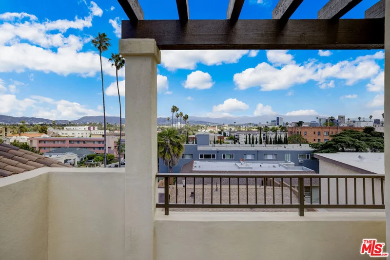 1246 1/4 S Bronson Avenue, Los Angeles, CA 90019