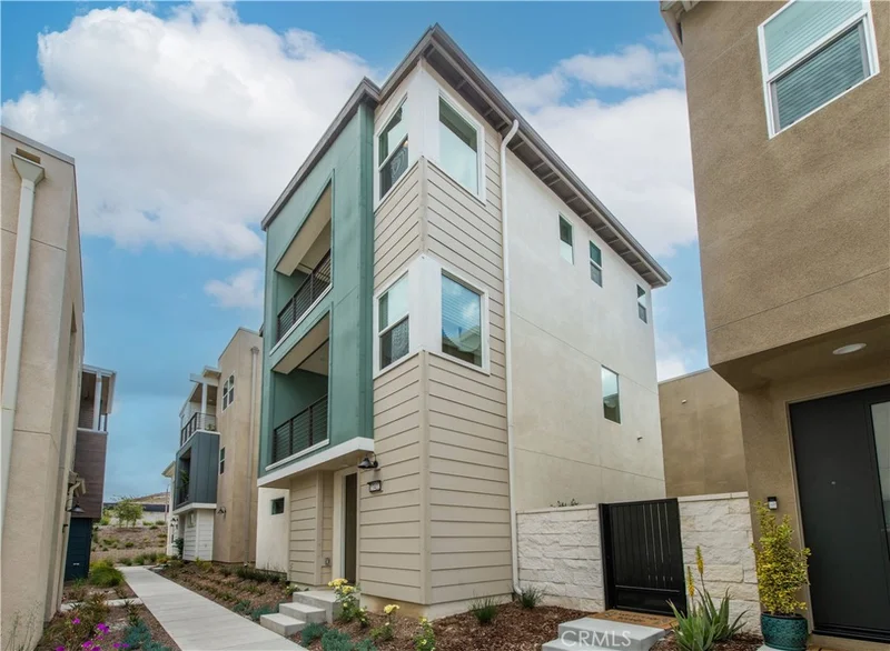 27422 Pioneer, Valencia, CA 91381