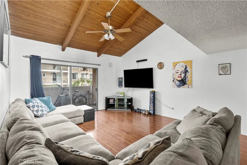 10331 Lindley #205, Porter Ranch, CA 91326