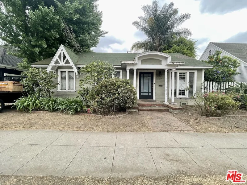 4528 Ambrose, Los Angeles, CA 90027