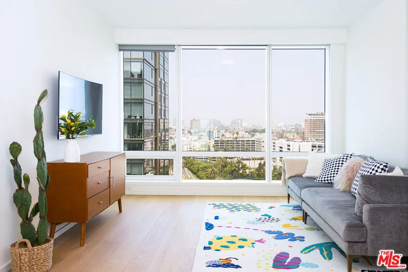 877 Francisco #1722, Los Angeles, CA 90017