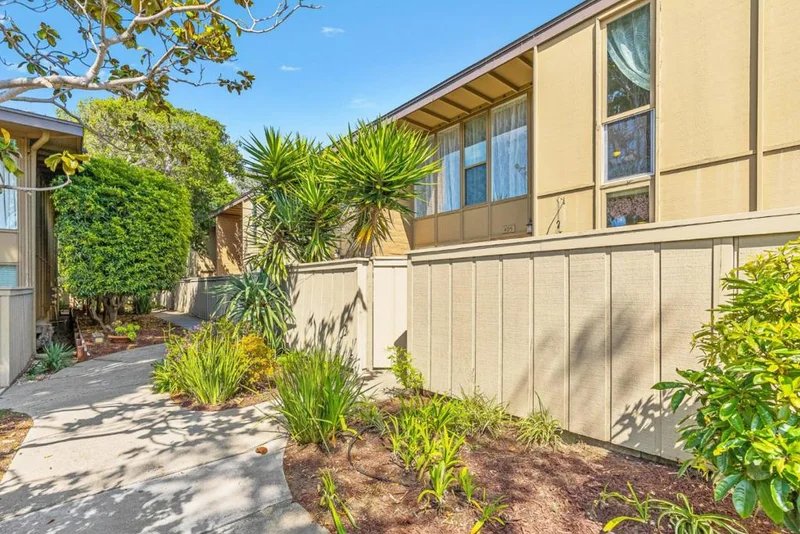 451 Dela Vina #405, Monterey, CA 93940