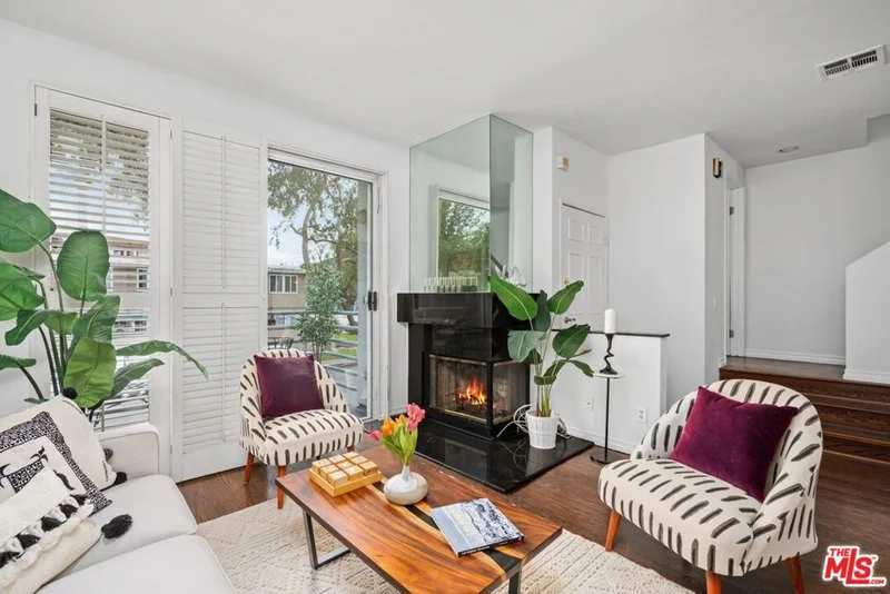 10455 Riverside #2, Toluca Lake, CA 91602