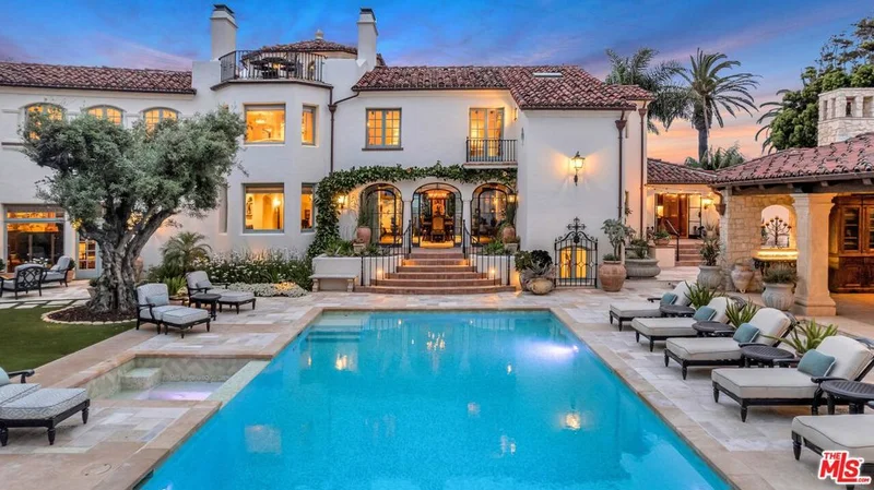 1127 F, Coronado, CA 92118