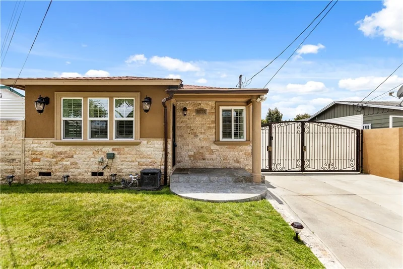 4220 Hartle, Cudahy, CA 90201