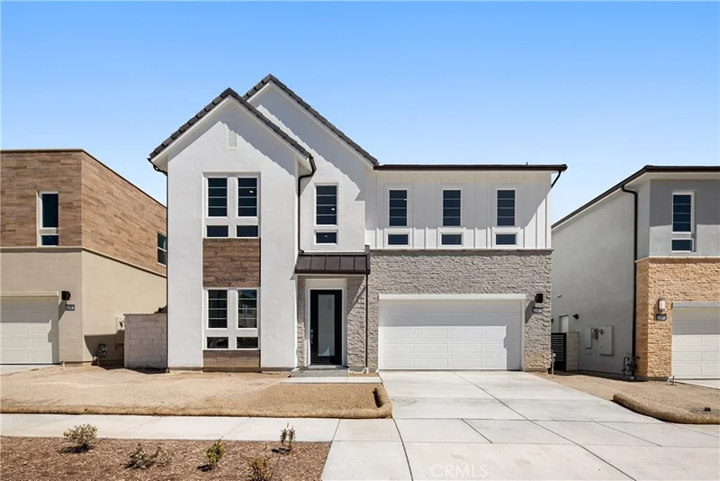 27377 Dialogue, Valencia, CA 91381