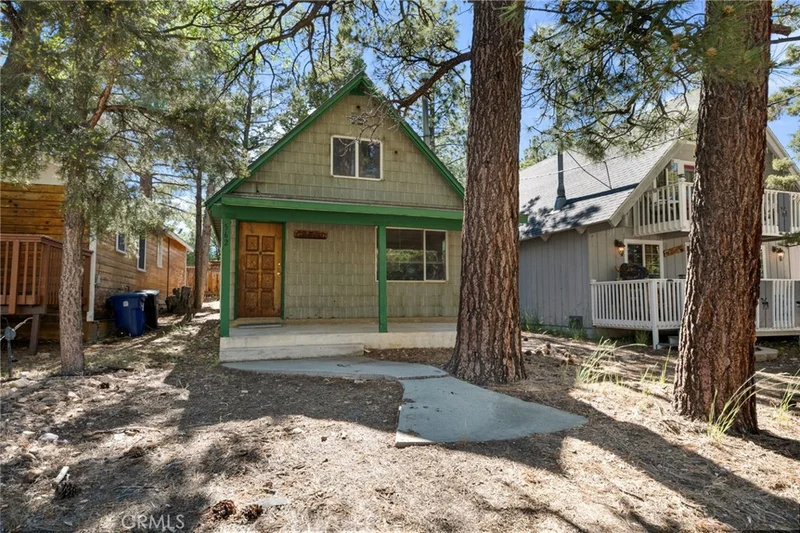 562 Imperial, Sugarloaf, CA 92386