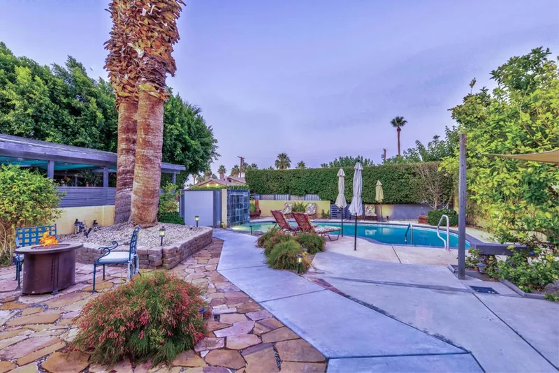 557 Calle Palo Fierro, Palm Springs, CA 92264