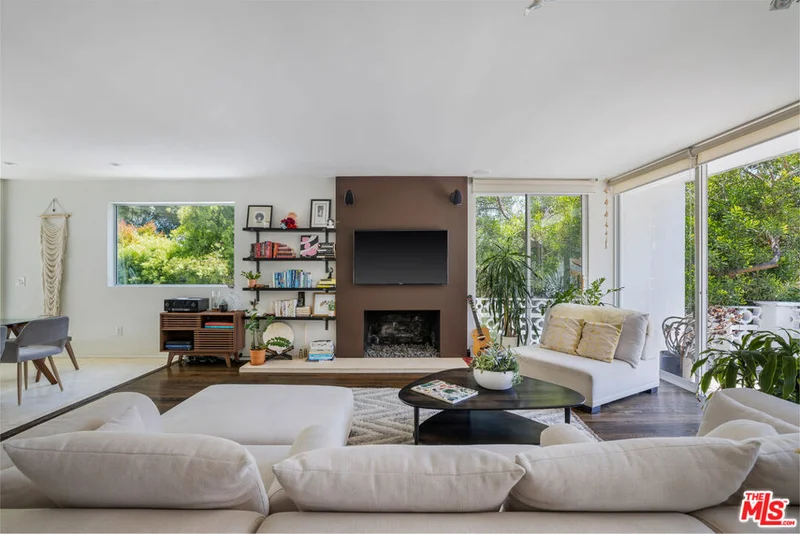 8871 Sunset Crest, Los Angeles, CA 90046