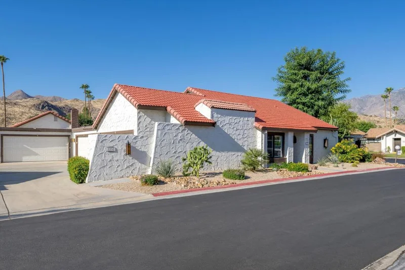 2252 Miramonte #A, Palm Springs, CA 92264