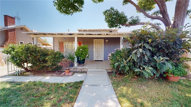 1909 Sycamore, Santa Ana, CA 92707