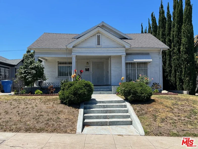 1255 Lucerne, Los Angeles, CA 90019