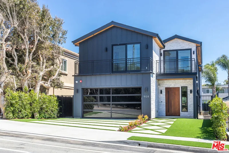 908 Rosecrans, Manhattan Beach, CA 90266