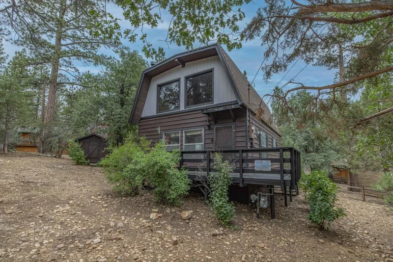 774 Pine, Sugarloaf, CA 92386