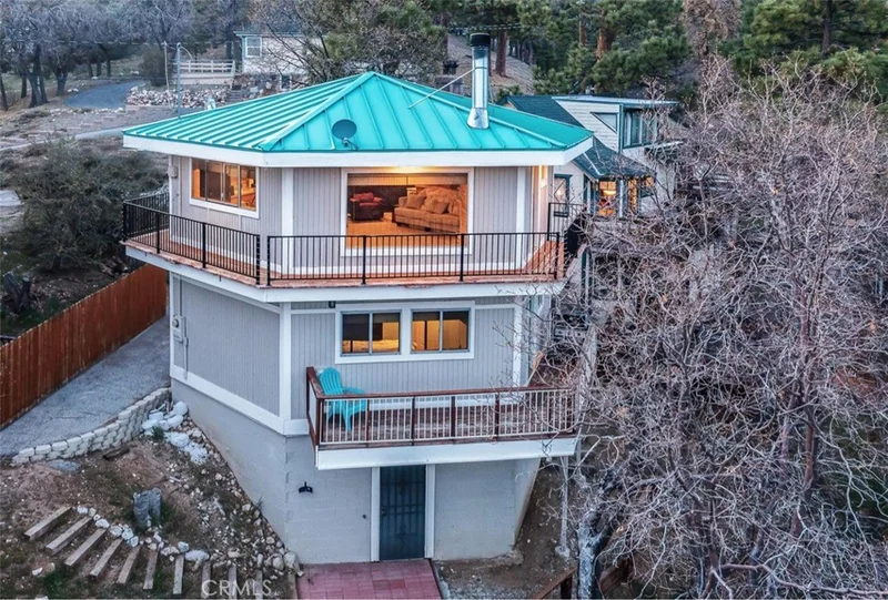 1127 Ridge, Fawnskin, CA 92333