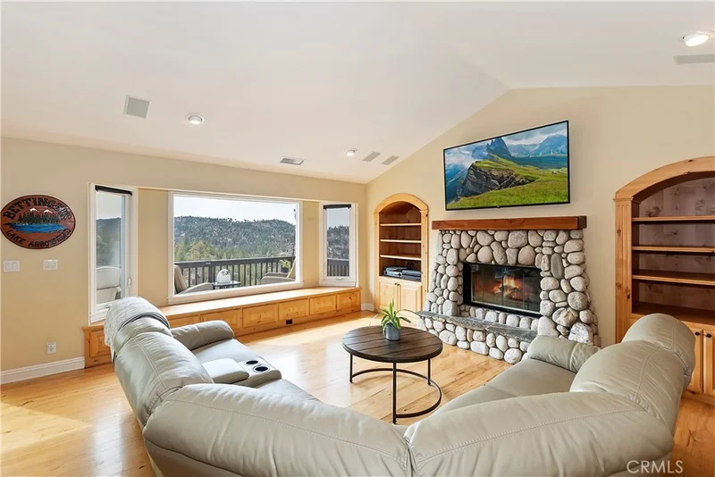 910 Breithorn, Lake Arrowhead, CA 92352