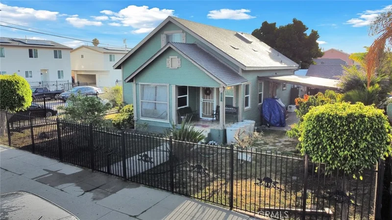 6300 11th, Los Angeles, CA 90043