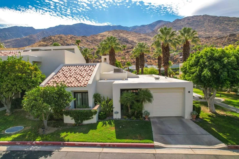255 Avenida Granada #215, Palm Springs, CA 92264