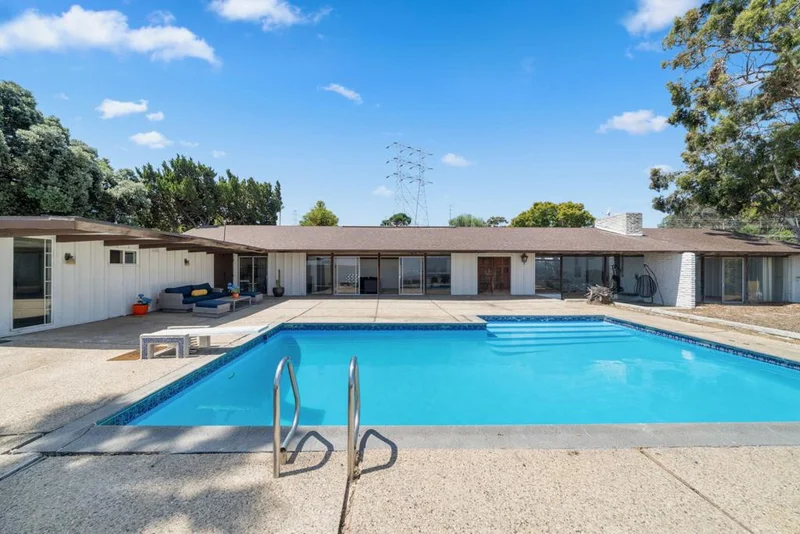 4139 Cloverdale, Los Angeles, CA 90008