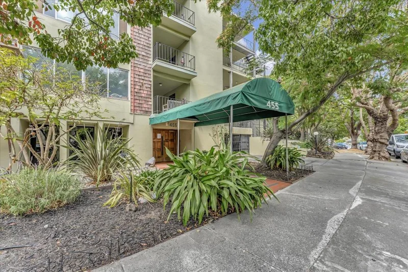 455 Crescent #304, Oakland, CA 94610