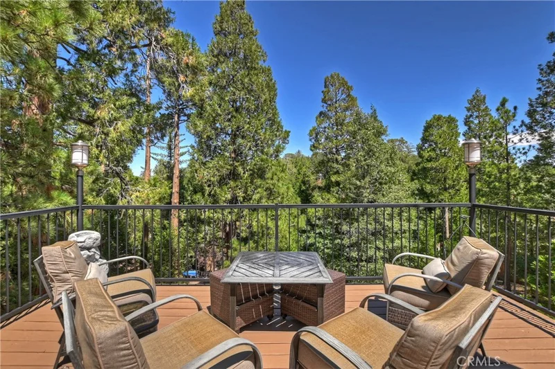 552 Pioneer, Lake Arrowhead, CA 92352