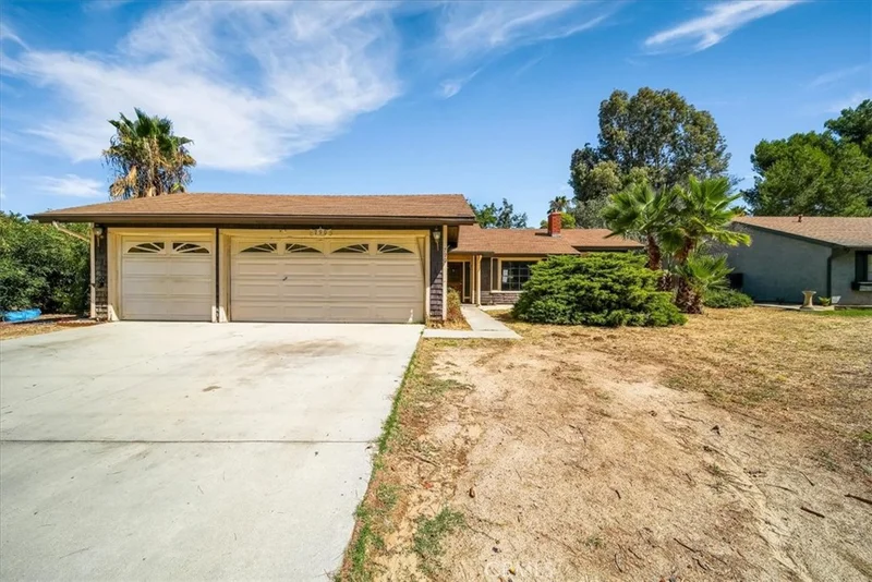 790 Thornton, Hemet, CA 92543