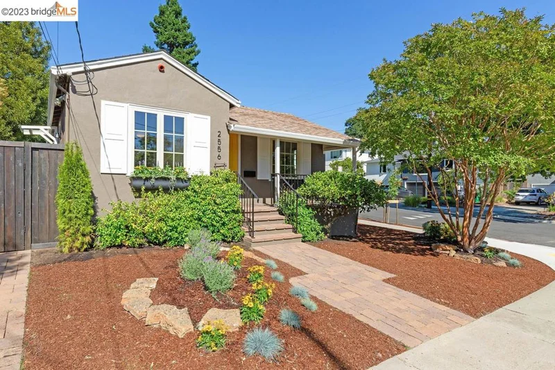 2556 Rampart St, Oakland, CA 94602