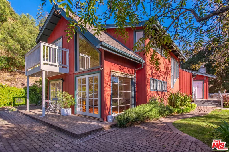 302 Poquito Lane, Topanga, CA 90290
