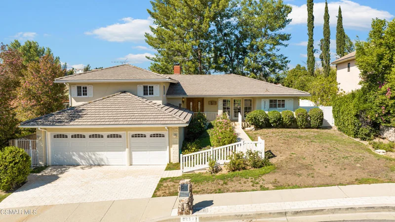 22577 Waterbury, Woodland Hills, CA 91364