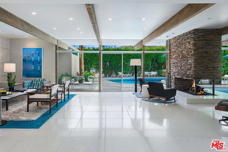 255 Via Las Palmas, Palm Springs, CA 92262
