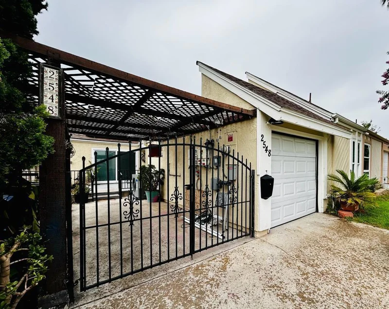 2548 S Granada Ave, Spring Valley, CA 91977