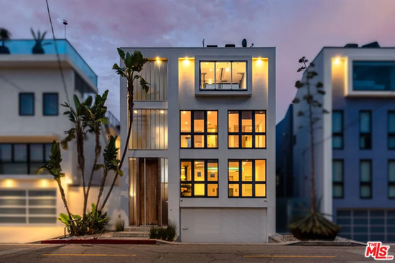 5106 Pacific, Venice, CA 90292