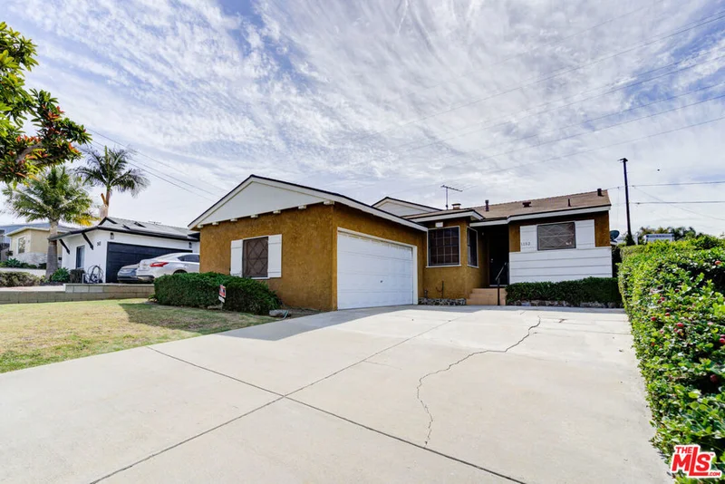 1152 125th, Los Angeles, CA 90044