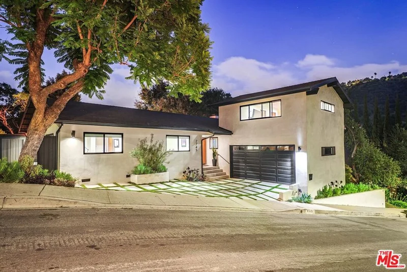 7745 Skyhill, Los Angeles, CA 90068