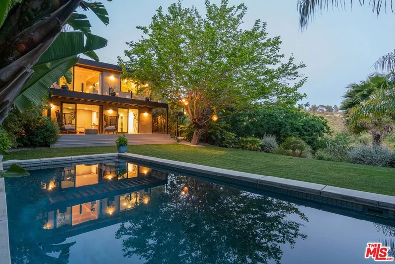10480 Sandall, Los Angeles, CA 90077