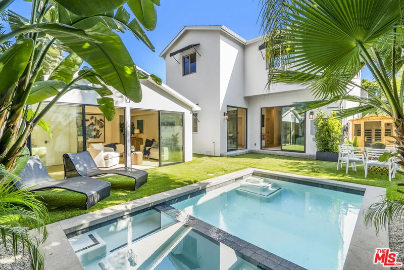 8727 Dorrington, West Hollywood, CA 90048