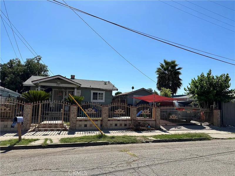 779 Olive, San Bernardino, CA 92410