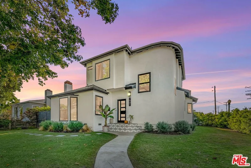 7901 Glider, Los Angeles, CA 90045