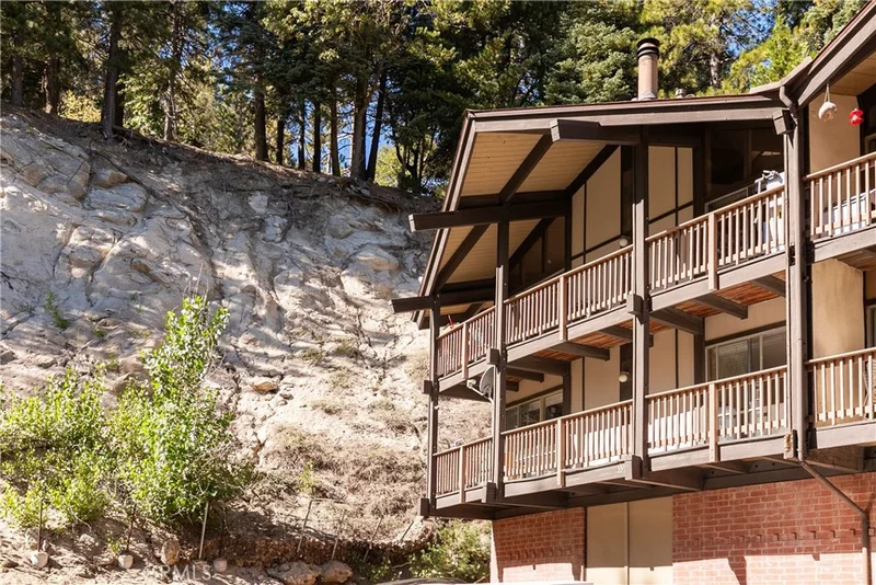 872 Sierra Vista #35, Twin Peaks, CA 92391