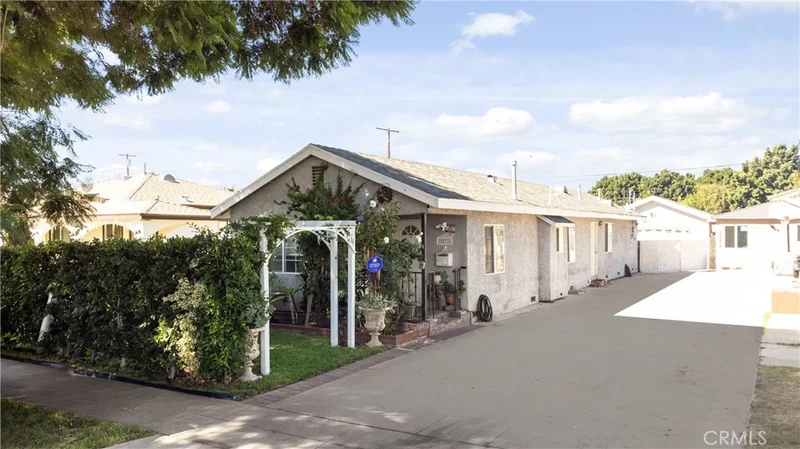 10031 San Antonio, South Gate, CA 90280