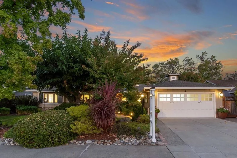 1869 Walnut, Mountain View, CA 94040