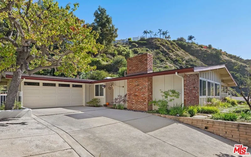 1190 Bienveneda, Pacific Palisades, CA 90272