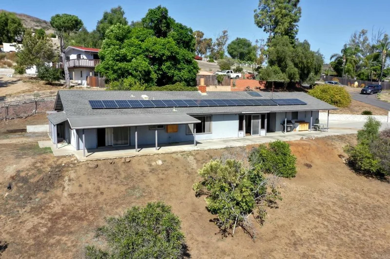 11450 Crazy Horse Dr, Lakeside, CA 92040