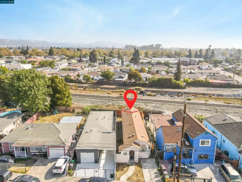 414 Douglas Ave, Oakland, CA 94603