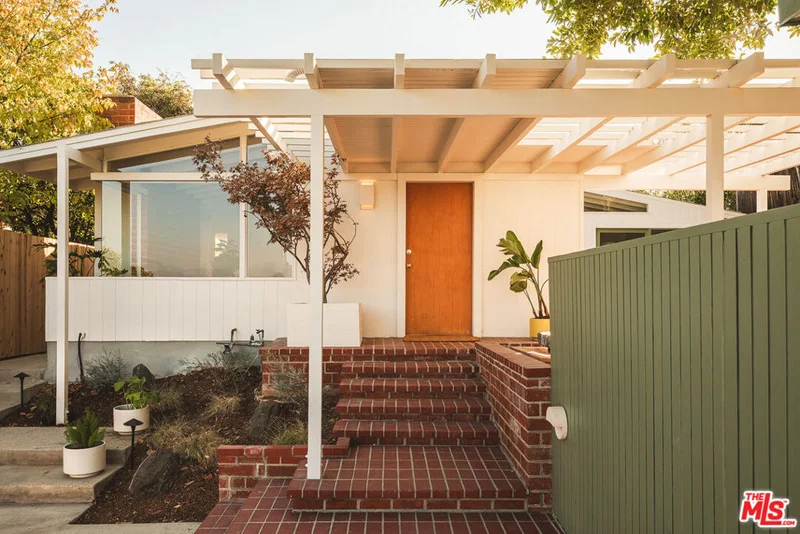 11688 Laurelwood, Studio City, CA 91604