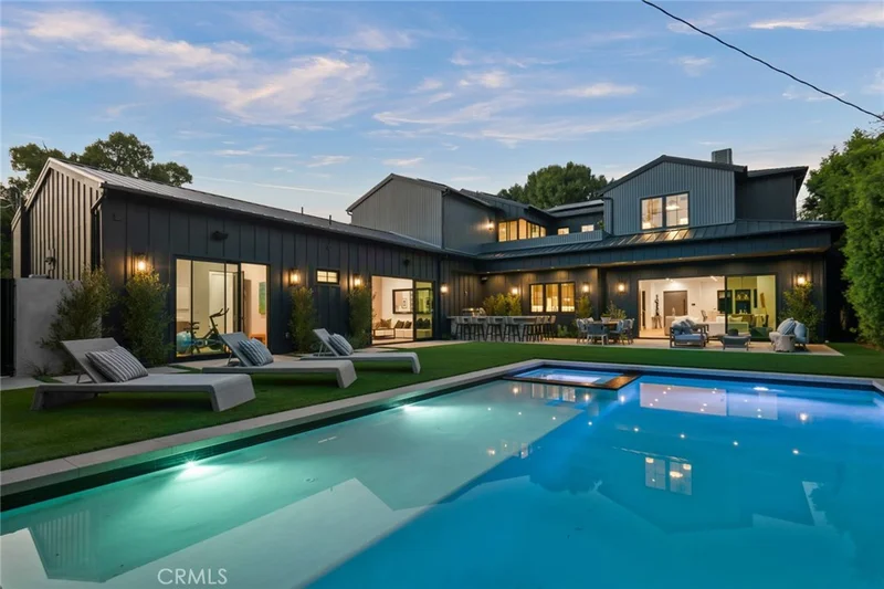 11758 La Maida, Valley Village, CA 91607