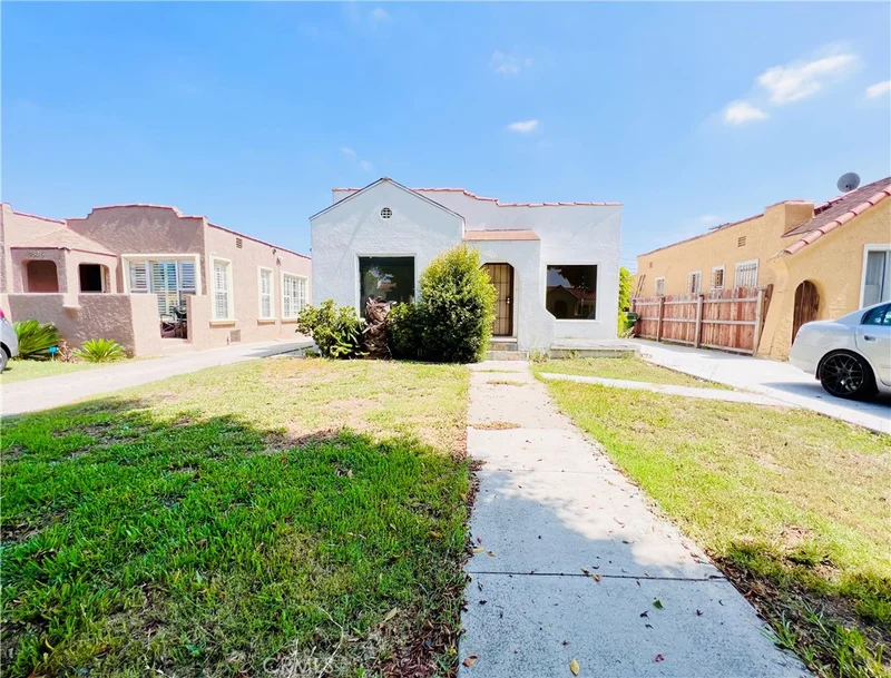 7840 Hobart, Los Angeles, CA 90047